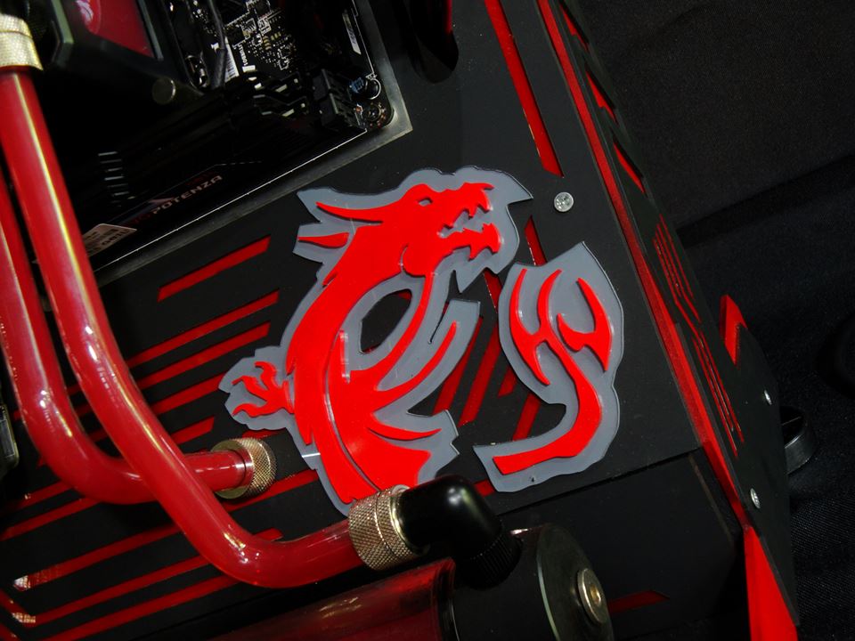 [MOD] MSI Red Dragon par Renaire Christopher Cardoza Lopez