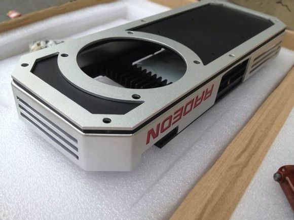 Le cooling de la Radeon R9 390X en photo