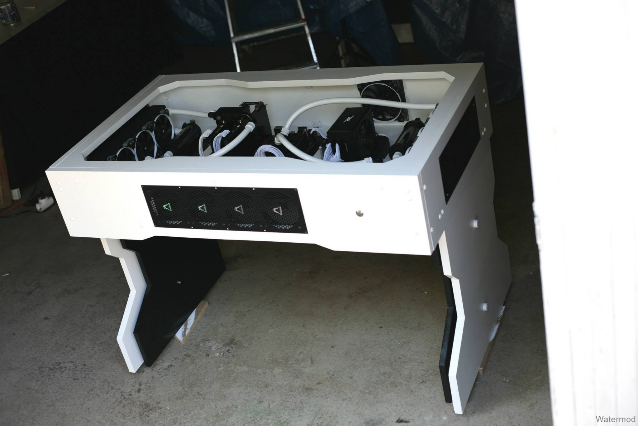 [MOD] Watermod Desk