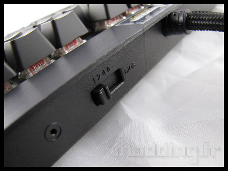 corsair_k70_010
