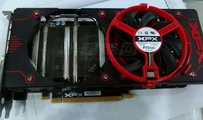 La Radeon R9 380x se montre timidement