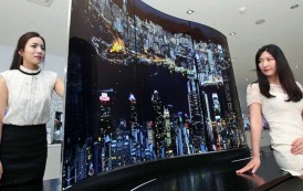 LG dévoile un écran de 111 pouces OLED double face