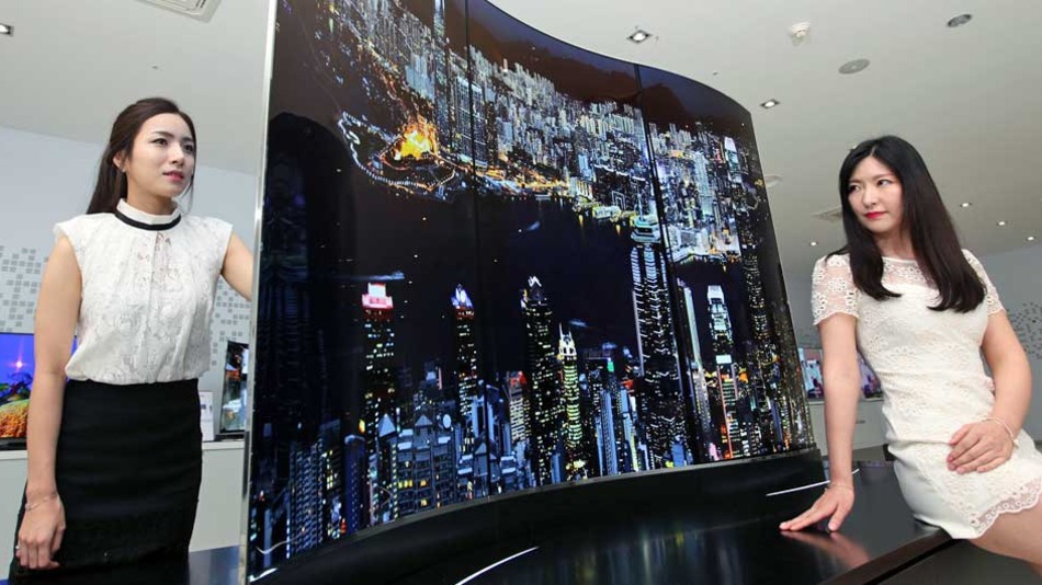 LG dévoile un écran de 111 pouces OLED double face