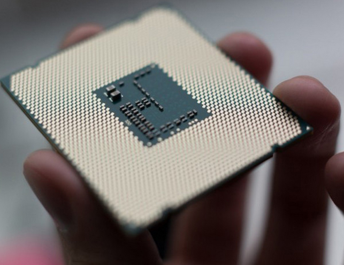 Le i7-6950X se montre un peu chez Intel