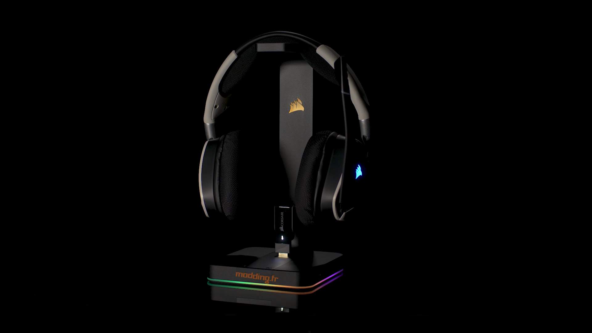 Un support de casque RGB chez Corsair