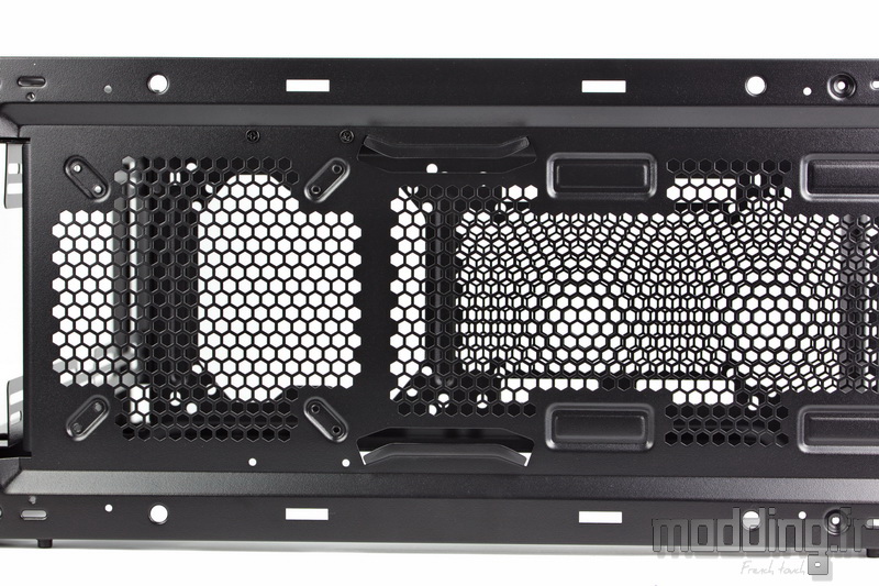 Dark Base 700 126