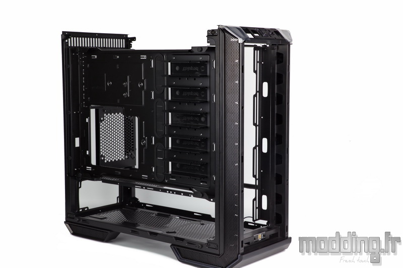 Dark Base 700 132
