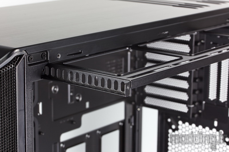 Dark Base 700 136