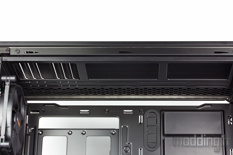 Dark Base 700 72
