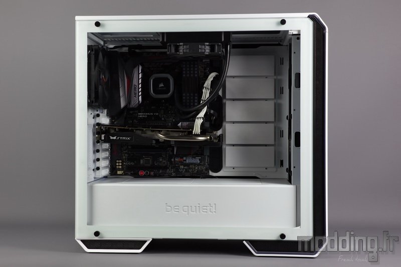 Dark Base 700 White 197