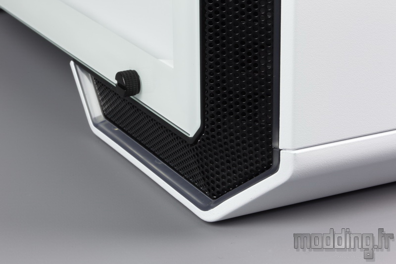 Dark Base 700 White 21
