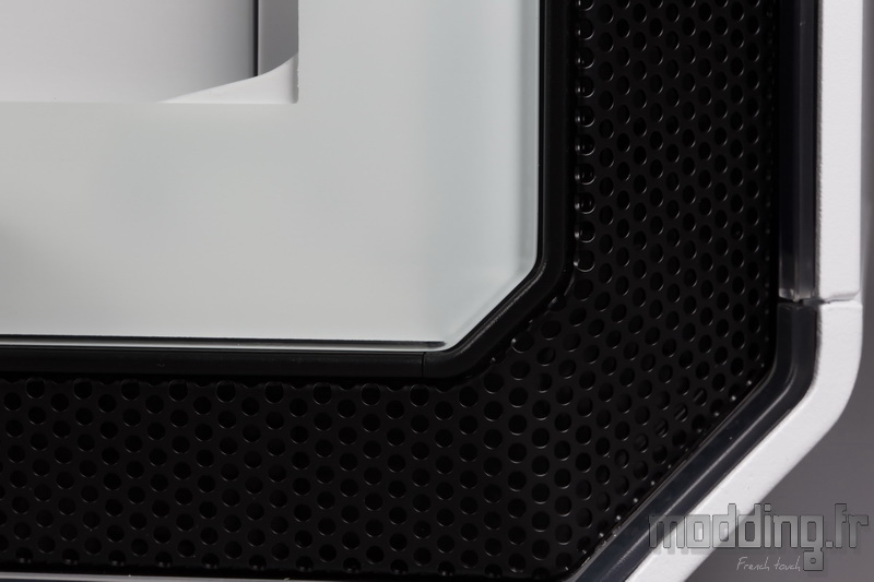 Dark Base 700 White 29