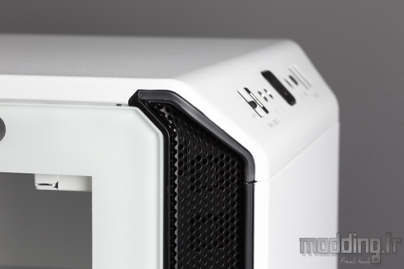 Dark Base 700 White 32