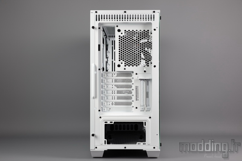 Dark Base 700 White 37