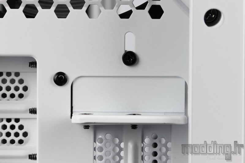 Dark Base 700 White 40