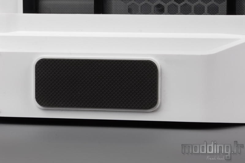Dark Base 700 White 51