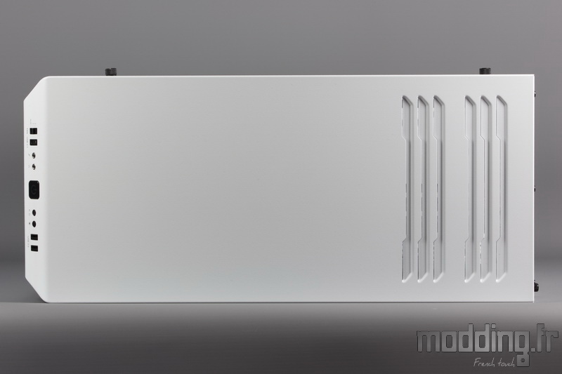 Dark Base 700 White 52