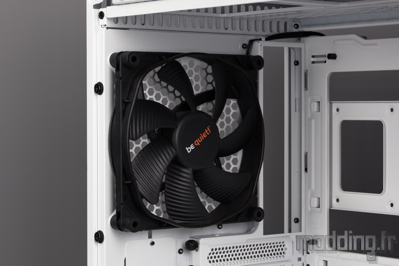 Dark Base 700 White 81