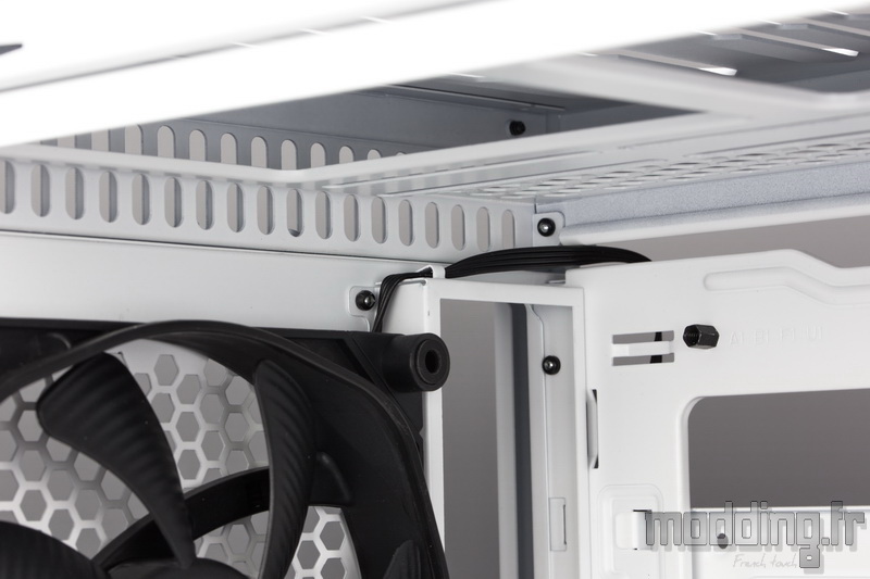 Dark Base 700 White 82