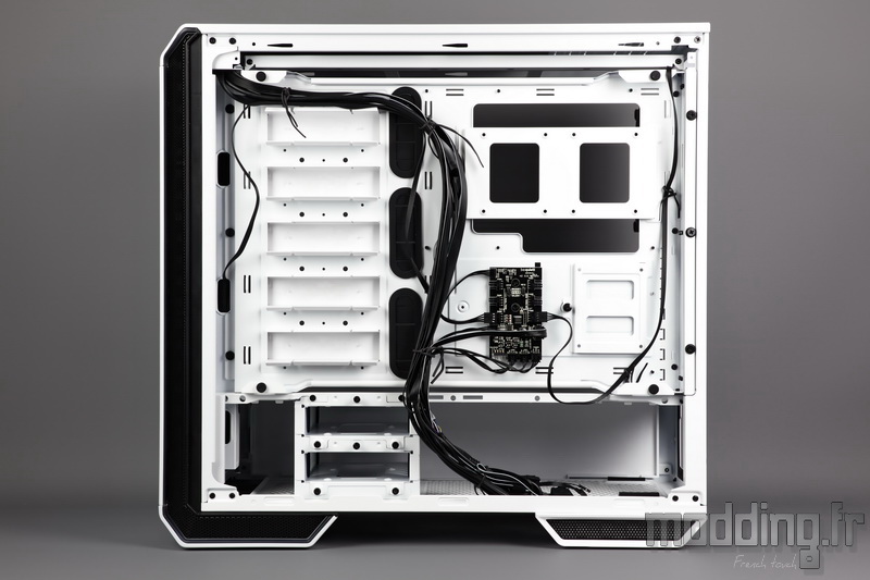 Dark Base 700 White 88