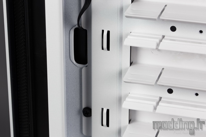 Dark Base 700 White 92