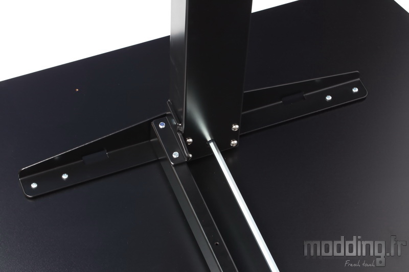 Desk D16E 111