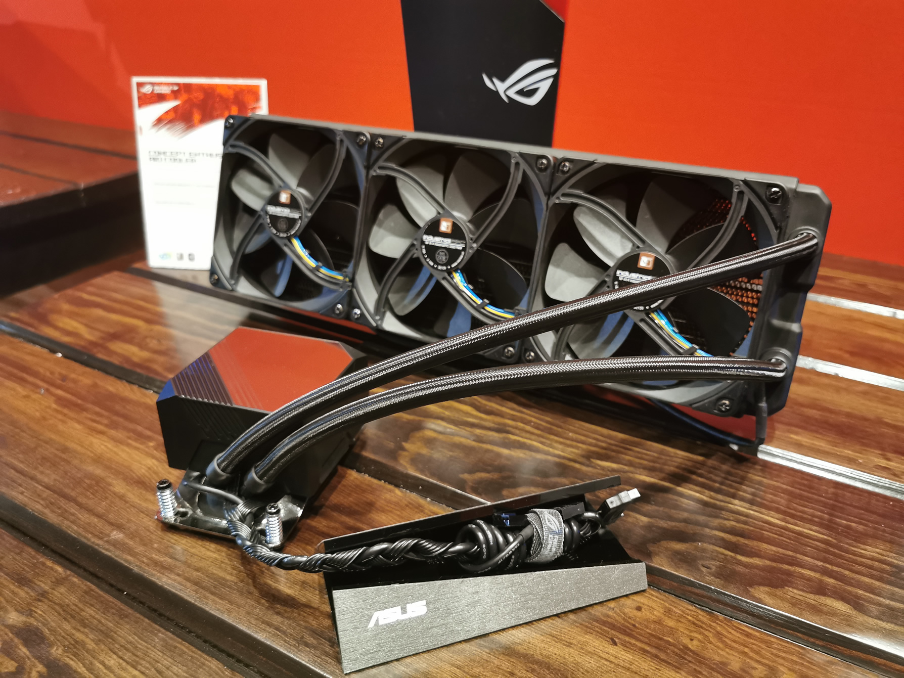 [ CES ] Un AIO de 420mm chez ASUS