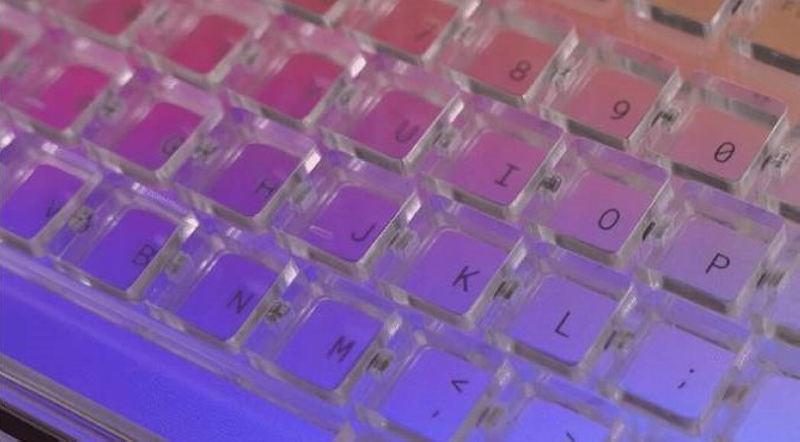 Flux Keyboard, un clavier transparent avec écran Full HD