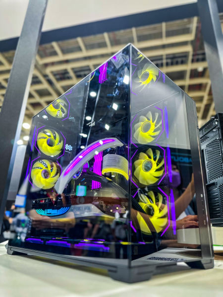 Computex 2023 : boîtiers RGB, concept SUP 01 et ventilateurs avec écran LCD  chez Lian Li