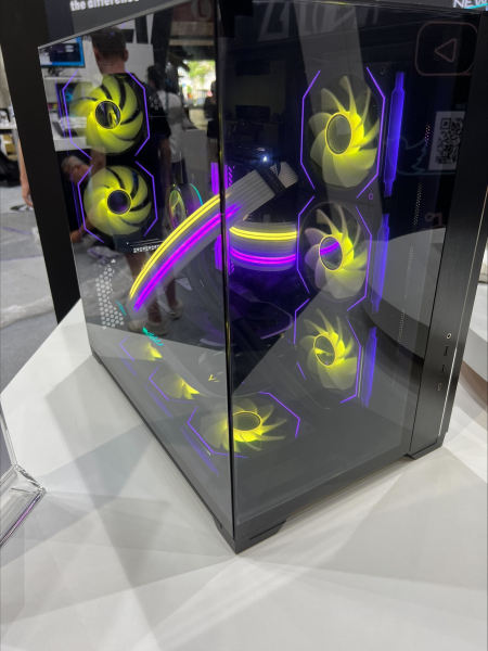 Computex 2023 : boîtiers RGB, concept SUP 01 et ventilateurs avec écran LCD  chez Lian Li