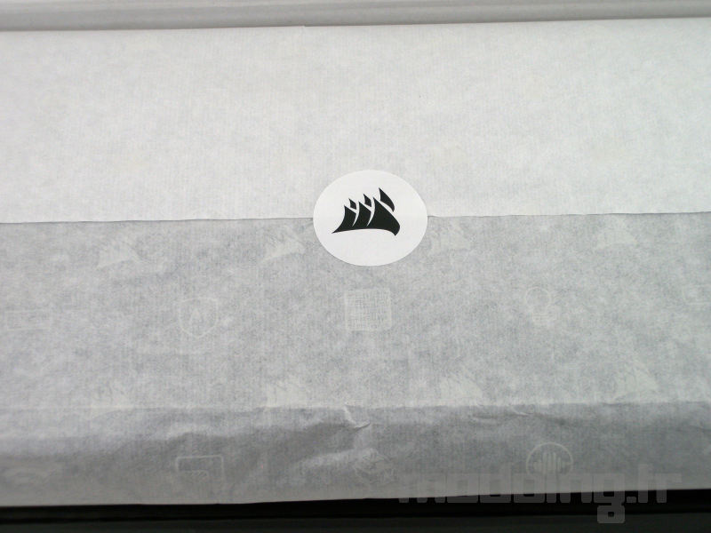 Corsair K70 MAX detail papier Corsair K70 MAX detail papier