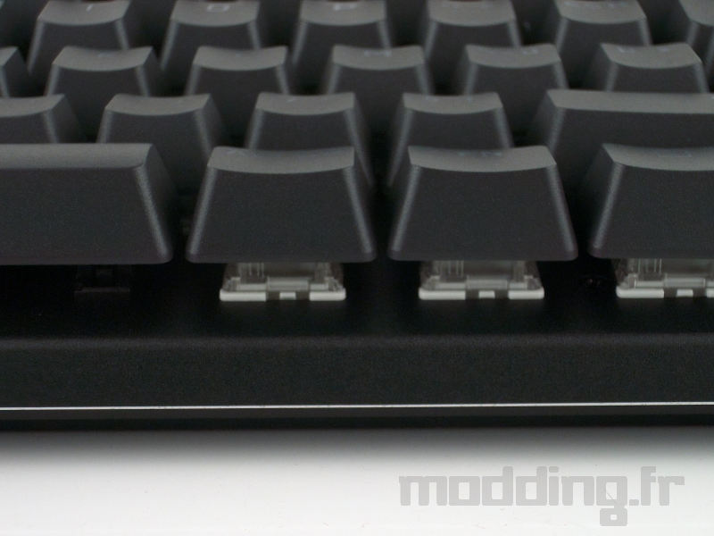 detail avant liseret Corsair K70 MAX detail avant liseret Corsair K70 MAX