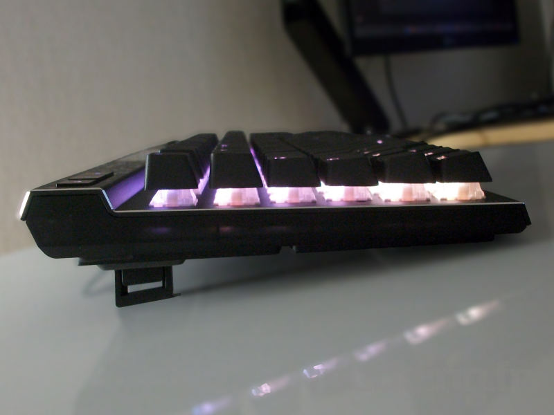 detail boitier translucide Corsair K70 MAX detail boitier translucide Corsair K70 MAX