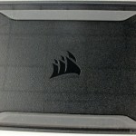 detail dessous repose poignet Corsair K70 MAX