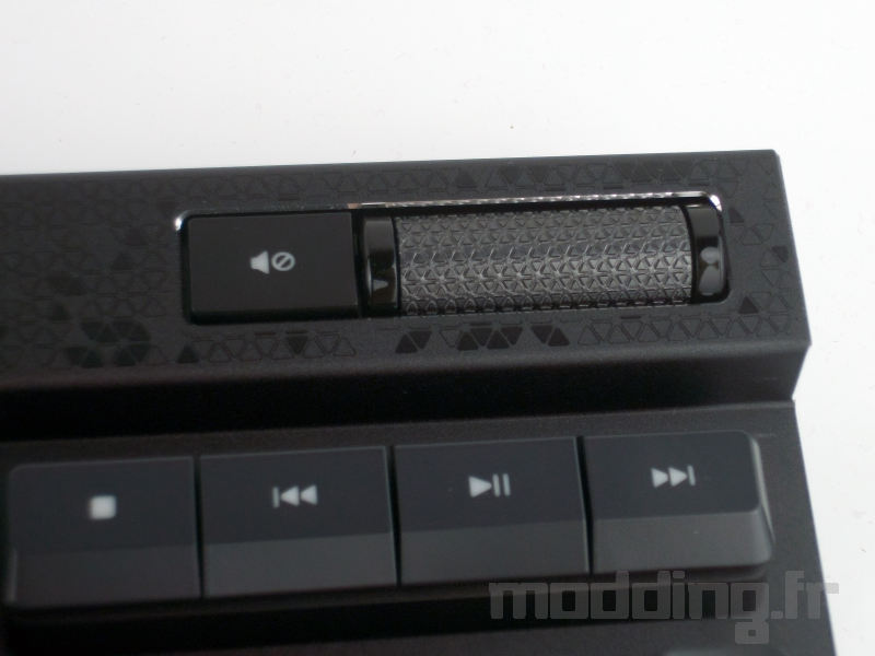 detail molette Corsair K70 MAX detail molette Corsair K70 MAX