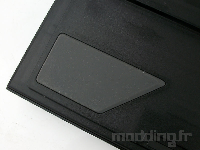 detail patin avant Corsair K70 MAX detail patin avant Corsair K70 MAX
