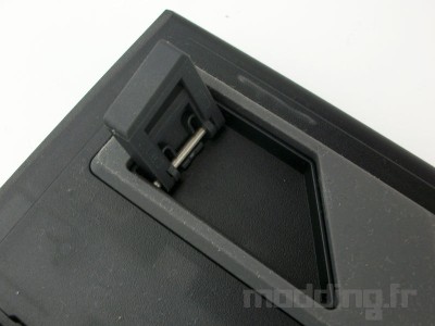 detail pied position haute Corsair K70 MAX