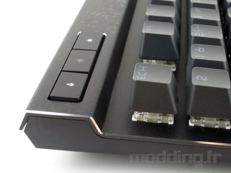 detail touche gauche Corsair K70 MAX detail touche gauche Corsair K70 MAX