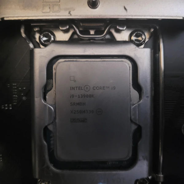 arnaque faux Processeur Intel Core i9 13900K (4) arnaque faux Processeur Intel Core i9 13900K (4)