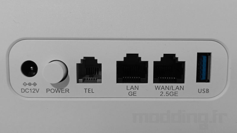 routeur 5G strong AX3000 detail connectique routeur 5G strong AX3000 detail connectique