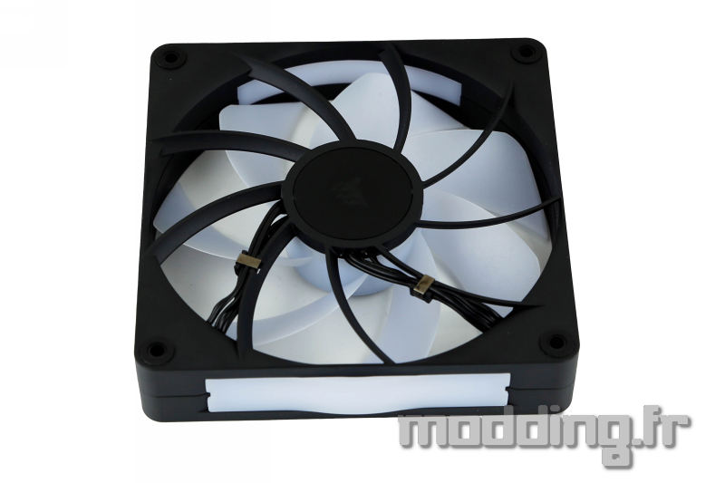rx140 MAX RGB ventilateur dos details rx140 MAX RGB ventilateur dos details