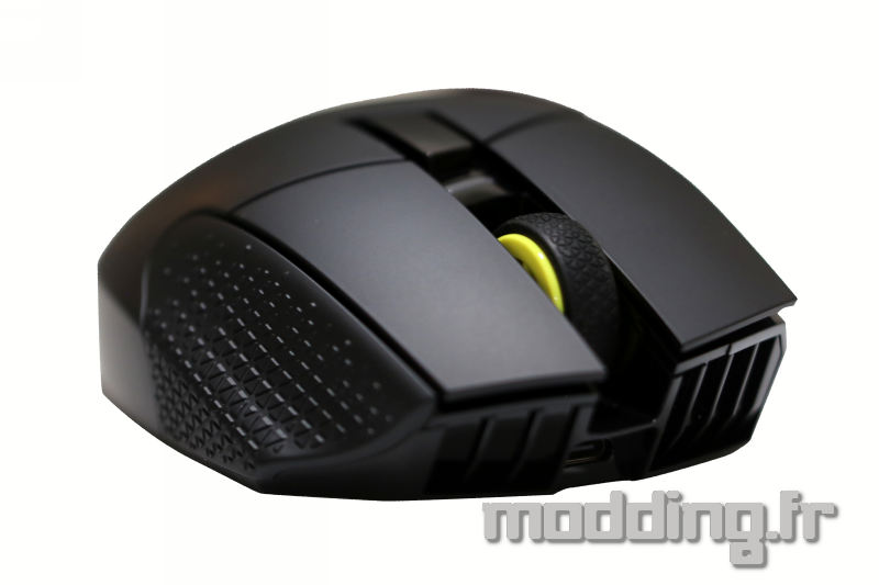 Corsair Scimitar Elite Wireless SE de travers Corsair Scimitar Elite Wireless SE de travers